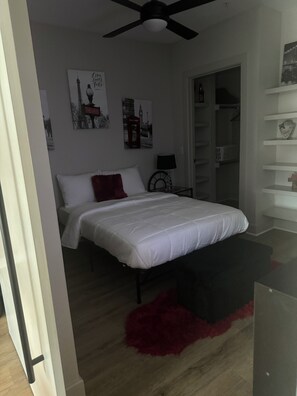 1 camera, ferro/asse da stiro, Wi-Fi gratuito, lenzuola