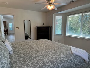 3 bedrooms, desk, iron/ironing board, free WiFi