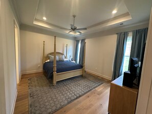 5 slaapkamers, een strijkplank/strijkijzer, wifi, beddengoed