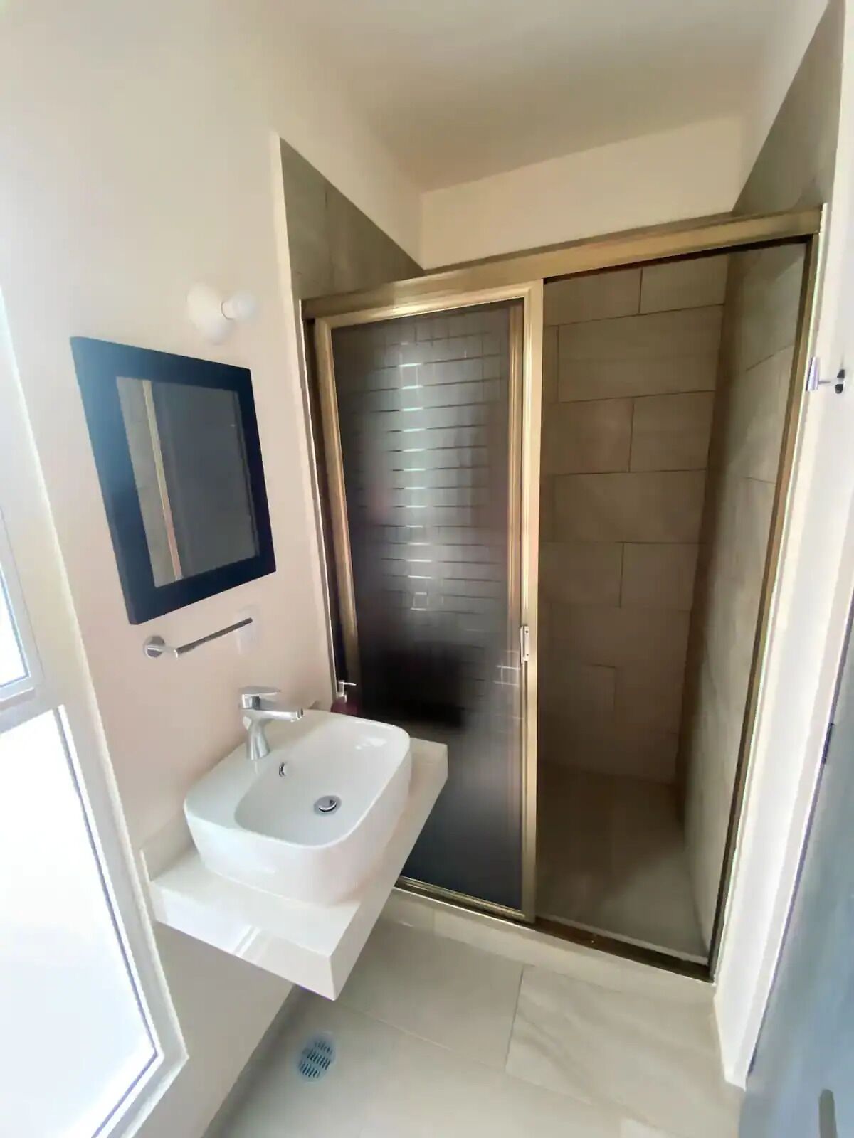 Shower, soap, shampoo, toilet paper