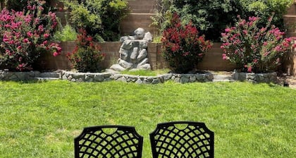 Amazing 4-bedroom: AC, WiFi, 2 car garage with river view in NW Albuquerque