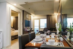 Dining - Serene BGC Taguig 1-Bedroom Condo Unit: Panoramic City Views, Pool & Gym Access  (Taguig)