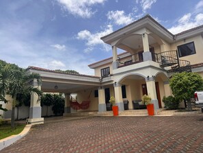 Exterior - Apartamento Fresco y Seguro con Piscina y Terrazas, 1 Hora las Mejores Playas (Managua)