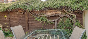 Central 2BD with Garden and Free Parking