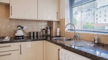 House, City View | Private kitchen | Toaster