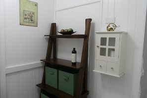 Interior - Creekside Cottage country escape, Rumbellara Farm (Yellingbo)