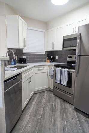 Private kitchen - Cozy 1-bedroom condo in sunny Indialantic with AC, fitness room, WiFi (Indialantic)