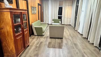 Apartment, 3 Bedrooms, Garden View | Living area