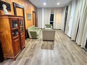 Leilighet, 3 soverom, hageutsikt | Oppholdsområde