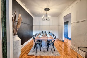 Dining - Spacious 3BR in Downtown Montreal (Montréal)