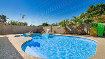 Et oppvarmet basseng