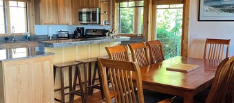 Big Timber Lodge, Ski in Ski Out home at Schweitzer Mountain, Sleeps 18