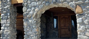 Big Timber Lodge, Ski in Ski Out home at Schweitzer Mountain, Sleeps 18