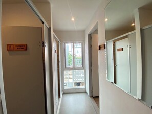 Kostenlose Toilettenartikel, Haartrockner, Handtücher, Seife