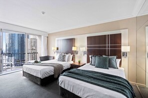 Skrivebord, strykejern/-brett, wi-fi og sengetøy