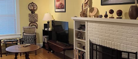 Smart TV, fireplace, DVD player, books