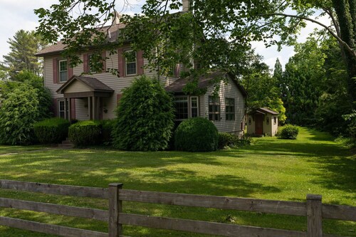 The Art House ~ Historical Area: Steps to town Shops, Restaurants & Galleries