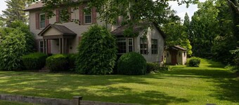 The Art House ~ Historical Area: Steps to town Shops, Restaurants & Galleries