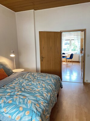 1 bedroom, WiFi, bed sheets - Oranger Stern Apartment (Duisburg)