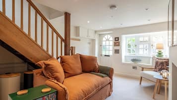 House, Patio, City View | Living area