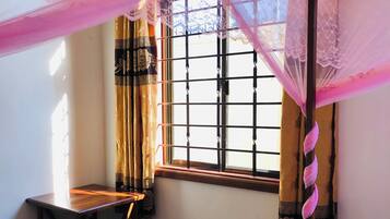3 bedrooms, bed sheets