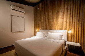 5 bedrooms, in-room safe, free WiFi, bed sheets