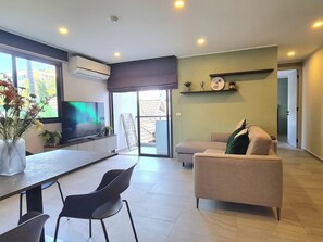 TV - Modern 61m² Apt - Central Chalong/ Fast WiFi (Phuket)