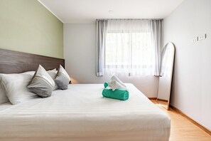 2 bedrooms, iron/ironing board, WiFi, bed sheets