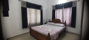 1 bedroom, desk, WiFi, bed sheets