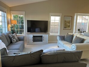 智能電視、壁爐、 辦公室