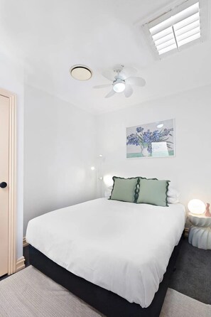 Standard Double Room with Shared Bathroom, 1 Double Bed, Non Smoking | Individually furnished, free WiFi, wheelchair access - Fitzroy Private Rooms @ 132 Nicholson Homestay (Fitzroy)