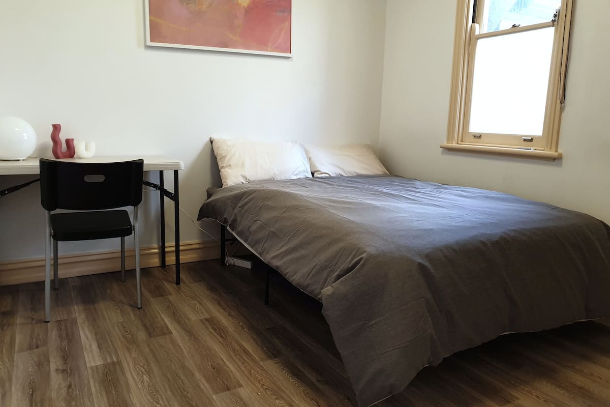 Standard Double Room with Shared Bathroom, 1 Double Bed, Non Smoking | Individually furnished, free WiFi, wheelchair access