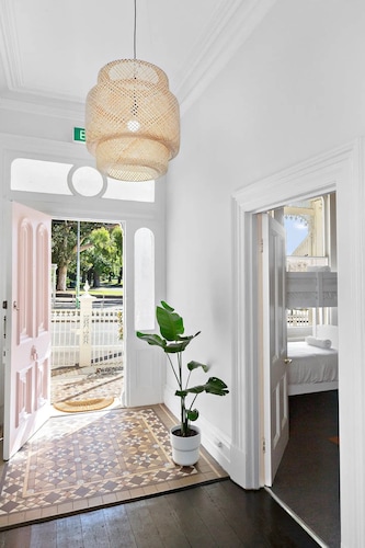 Fitzroy Private Rooms @ 132 Nicholson Homestay