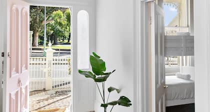 Fitzroy Private Rooms @ 132 Nicholson Homestay