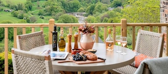 Maison Cottage - a cottage that sleeps 4 guests in 2 bedrooms