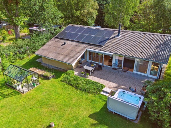 Terrace/patio - "Hjalmine" - 1.5km from the sea by Interhome (Vig)