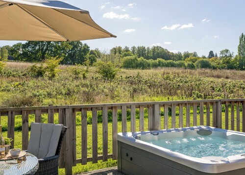 2 bedroom accommodation in Newbury