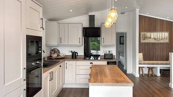 Fridge, oven, stovetop, toaster