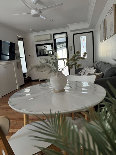 Stylish & Elegant 2BR Townhouse in Wilston, Brisbane