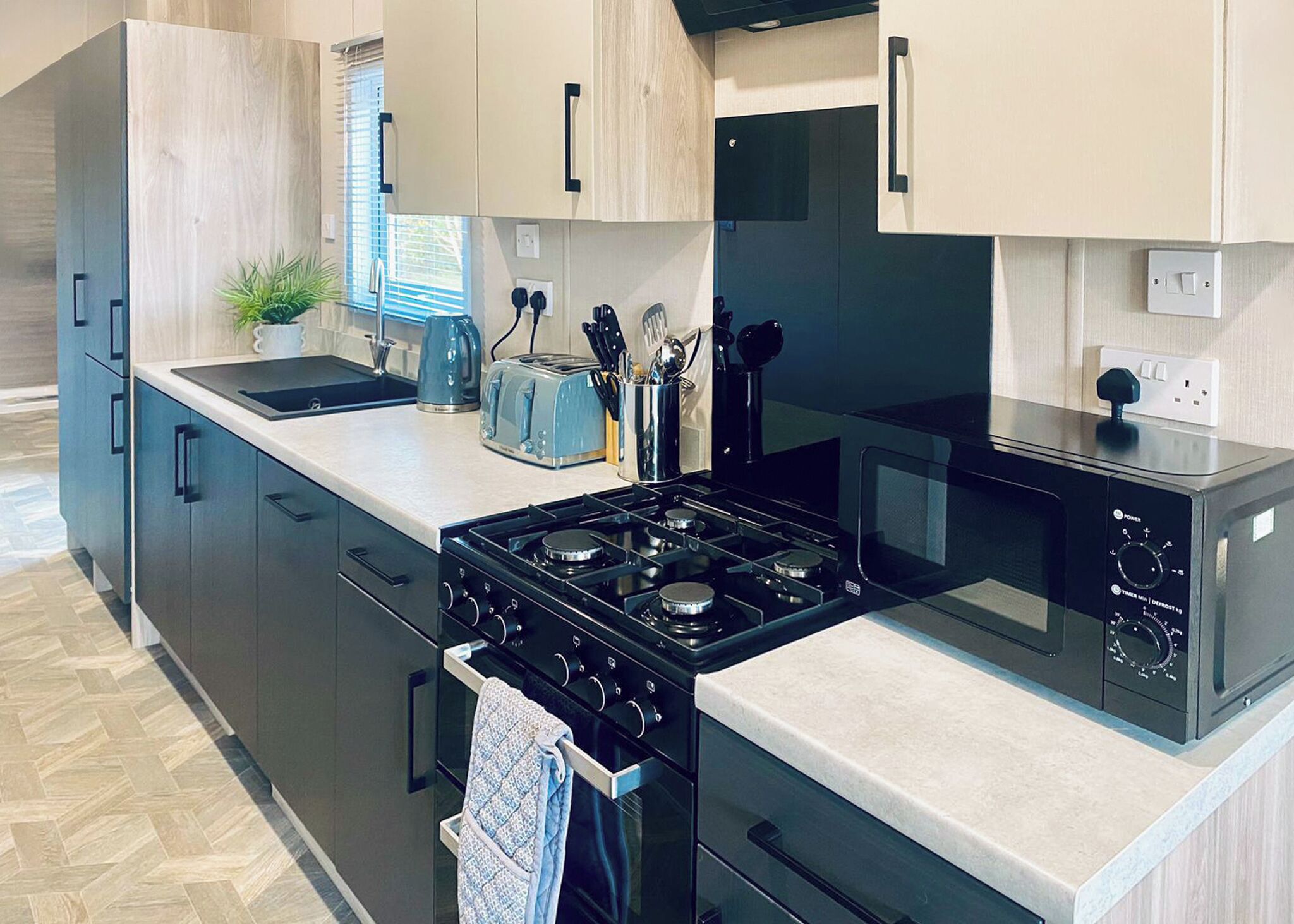 冰箱、烤箱、炉灶、烤面包机