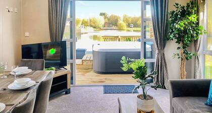 Whimbrel Lakeside Lodge