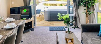 Whimbrel Lakeside Lodge