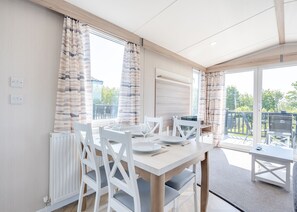 Dining - Tweed Retreat - 2 Bedroom (Pet Friendly) (Coldstream)