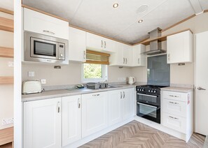 Fridge, oven, stovetop, toaster - Cheviot Retreat - 2 Bedroom (Pet Friendly) (Coldstream)