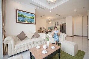 Living area - Vinhome Central Park Spacious 3BR Family Gathering (Hồ Chí Minh)