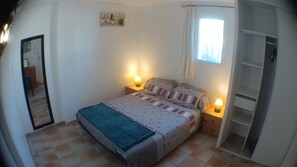 2 chambres, fer et planche à repasser, Wi-Fi, draps fournis