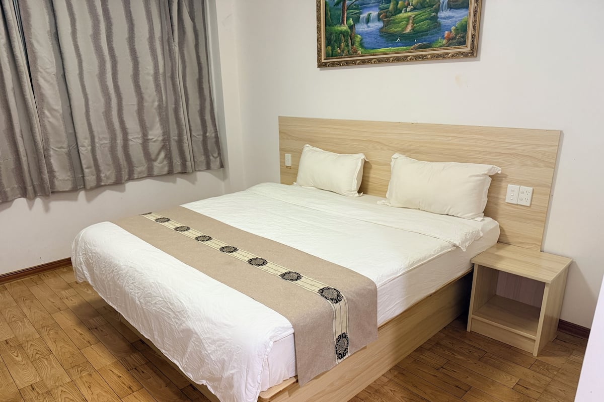 Sistema de insonorización y tabla de planchar con plancha