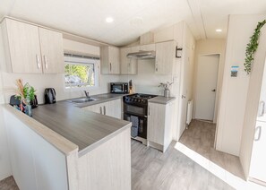 Private kitchen - Exmoor View 2 Bed Holiday Caravan – Woody Bay (Lynton)