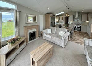 TV - Platinum 2 Bed Spa Slps 4 (Pet) (Clarach)