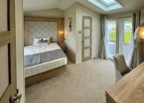 2 bedrooms - Platinum 2 Bed Spa Slps 4 (Pet) (Clarach)